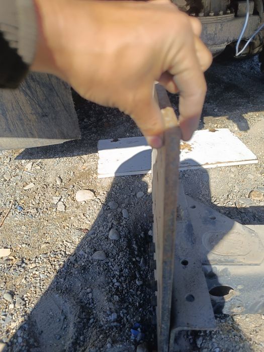 Продам фаркоп состояние нормальное