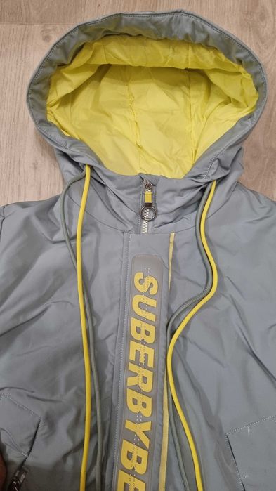 Продам демисезонную куртку на девочку