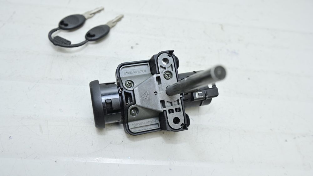 Aprilia Sportcity 125 - 150 / Atlantic / Peugeot Buxy  Contact Cu Chei