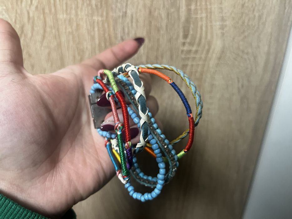 Комплект обеци + цветна гривна