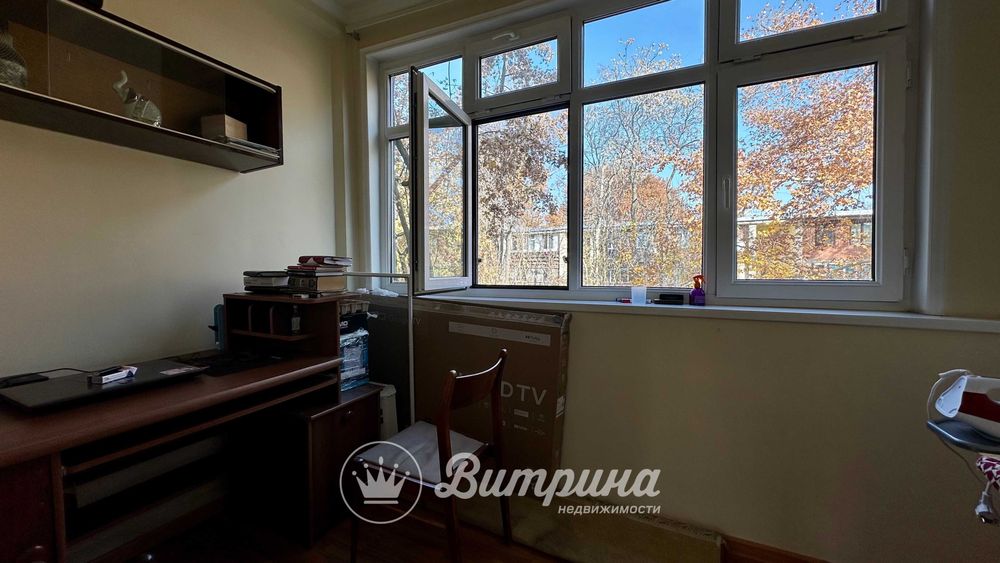 Подается 2-х комнатная около метро Космонавты