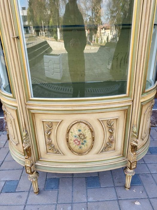 Изключително красива венецианска витрина