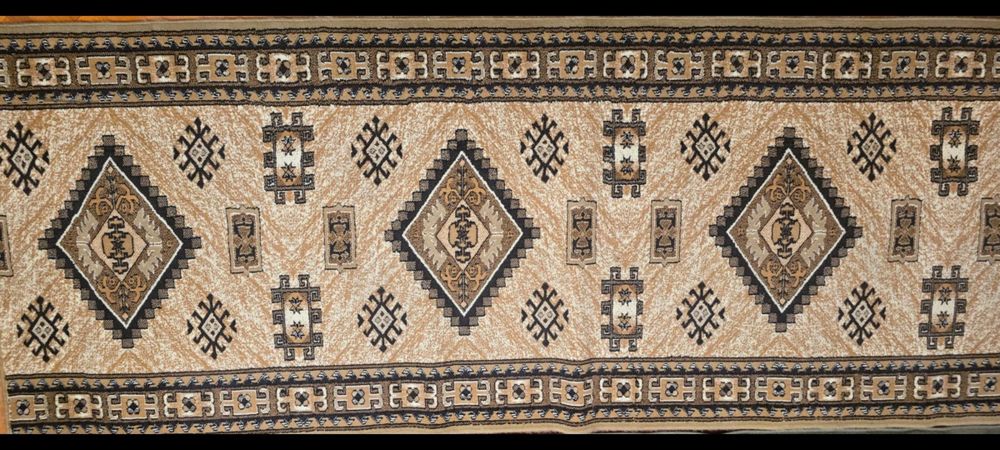 Covor modern, nou, dim. 3,30/1,25 m