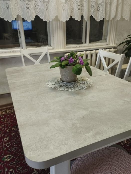 Кухонный стол со стульями