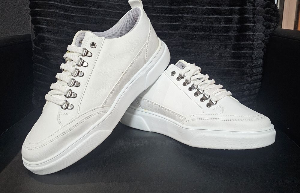 Мъжки маратонки в бял цвят