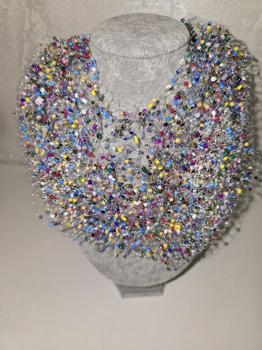 Воздушное колье из бисера