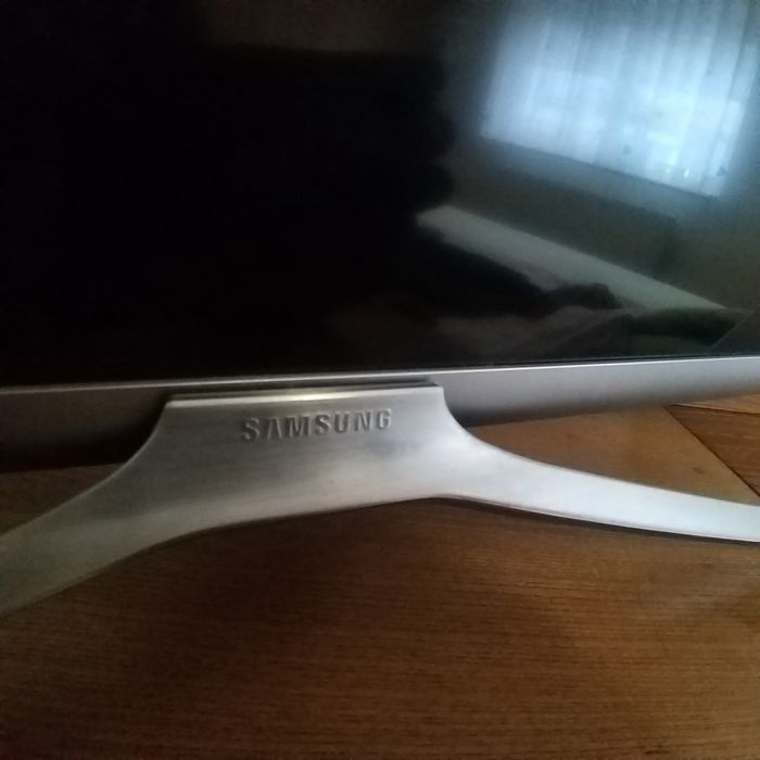 Vând smart tv Samsung 80cm