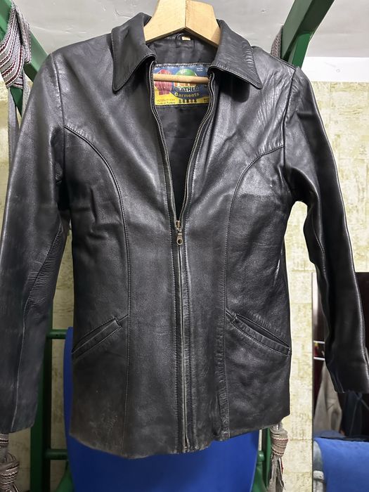 Продаются куртки б/у,2-кожаные.7-обычные.За все 200тысяч.