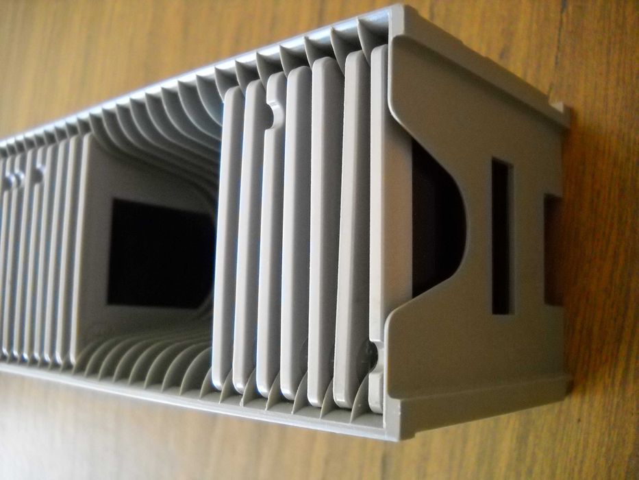 Продавам празни касети за диапозитиви (за диапроектор)