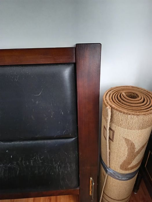 Vând tăblie pat ,lemn masiv