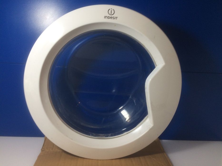 Usa masina de spalata Indesit, hublou