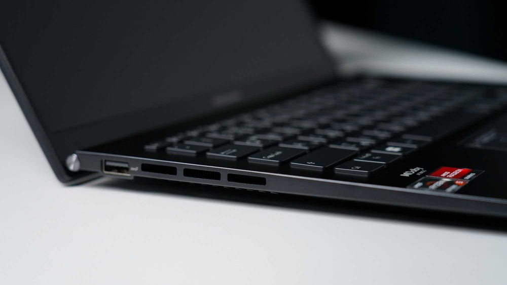 Продава се ASUS Zenbook 14 OLED UM3402Y