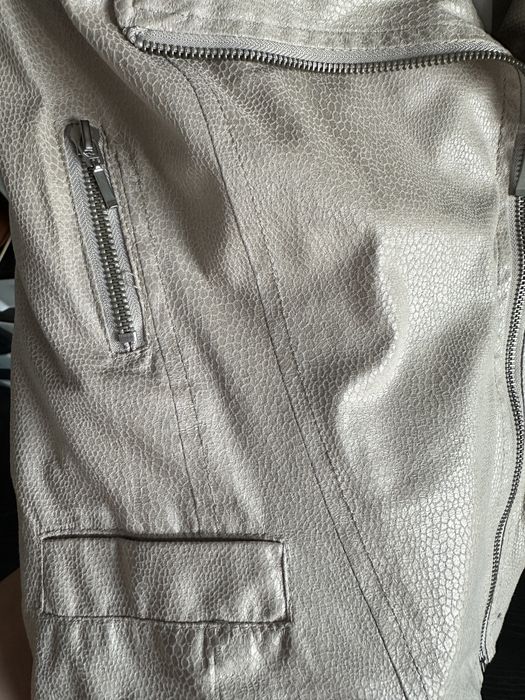 Яке с лек змийски принт 36 размер