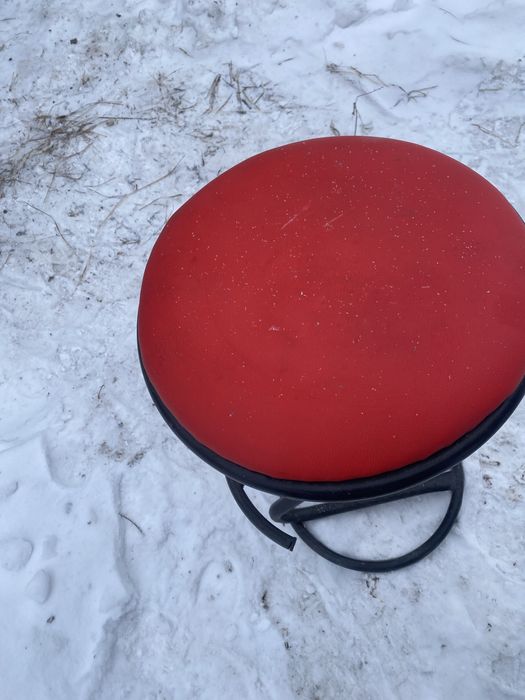 Продам барный/визажный стул