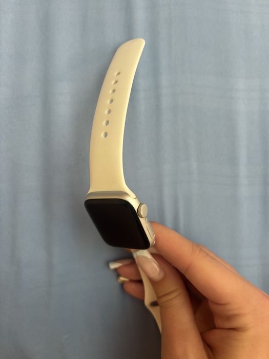 Apple watch SE отлично състояние