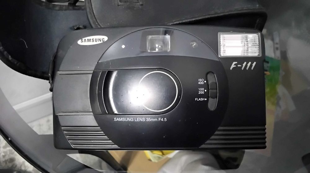 Фотоаппарат самсунг катушечный,в рабочем состоянии.