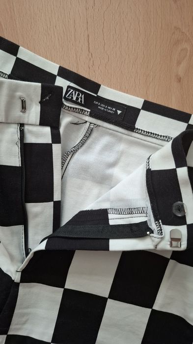 Дълъг панталон Zara