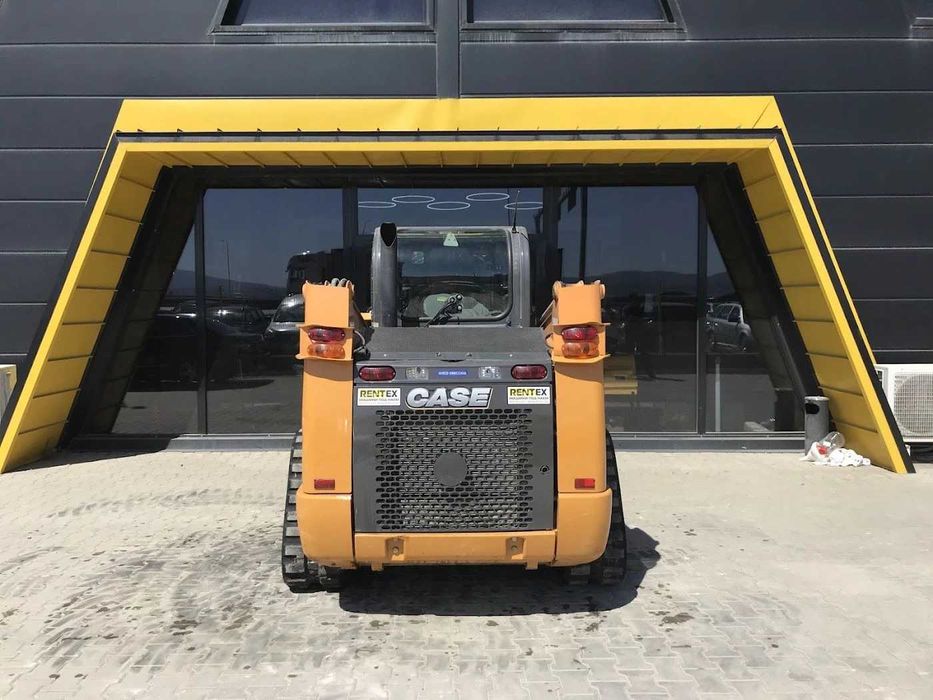 Верижен мини челен товарач 3900 кг. Case TR310