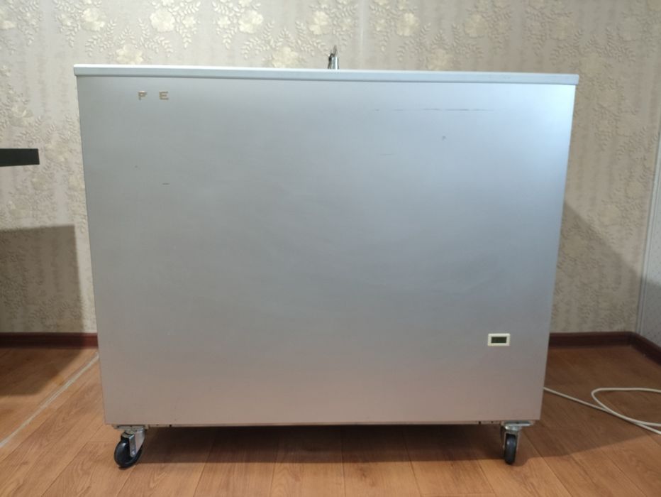 Витрыный морозильник