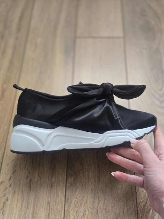 Нови сникърни Firetrap със сатенена панделка