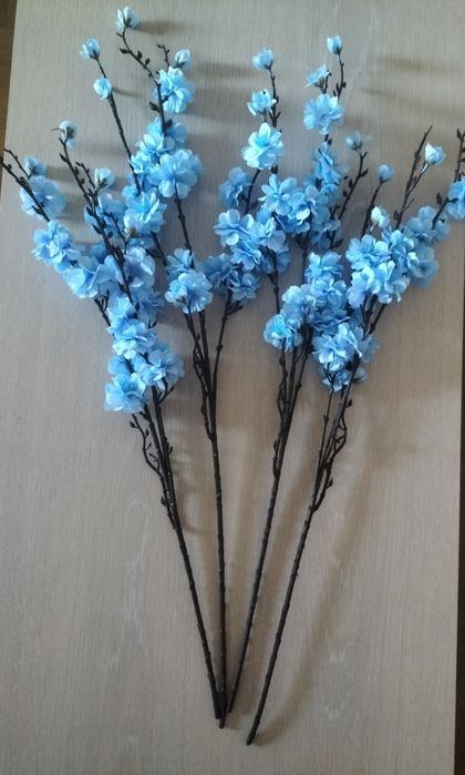 Set de 4 ramuri artificiale de cires cu flori albastre