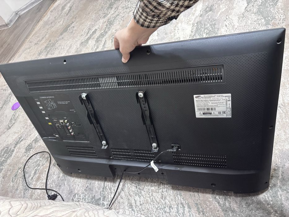 Продам телевизиор samsung ue40h6200ak