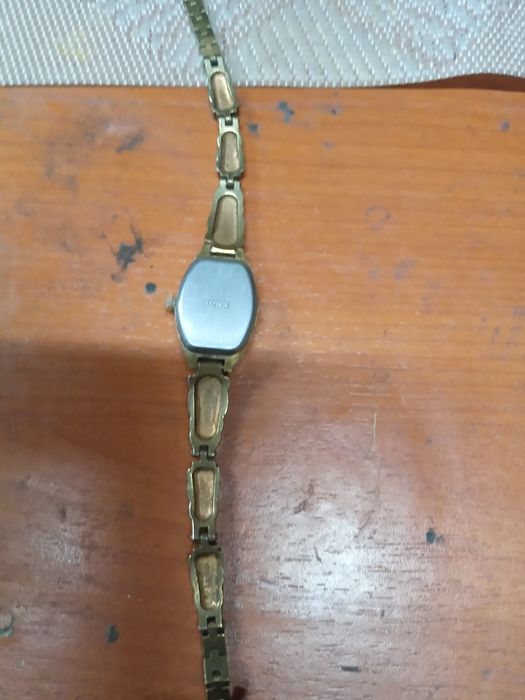 Продам женские часы