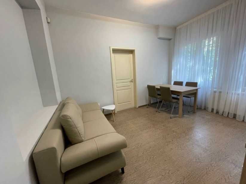 Дава се под наем Двустаен апартамент в София, Изток - 75 кв.м за 372.3 € - Снимка #2