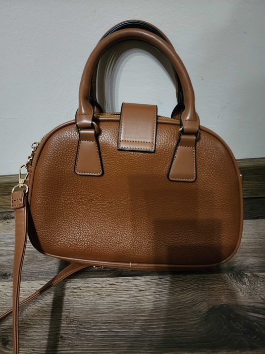 Дамска чанта  в кафяв цвят