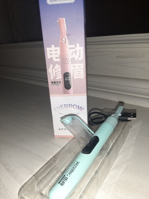 Chaqaloqlar, mayda tuklar va yo'l uchun mo'ljalangan kichik ustaraa