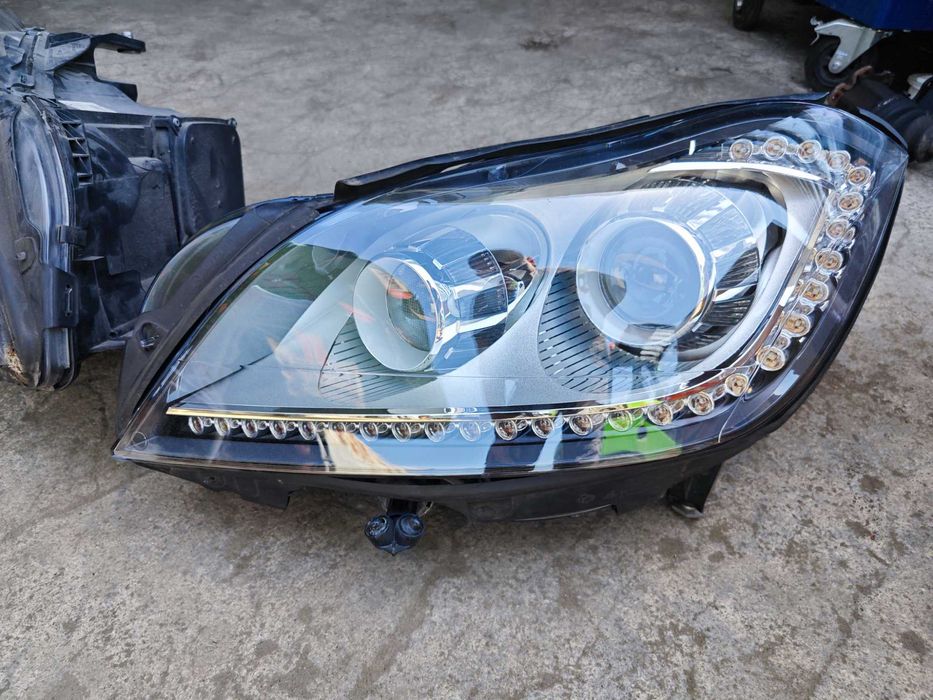 Фарове Mercedes CLS W218 2011 + ксенон добро състияние Мерцедес ЦЛС