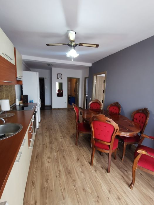 Vând apartament cu 2 camere decomandat, parcare inclusa cu CF