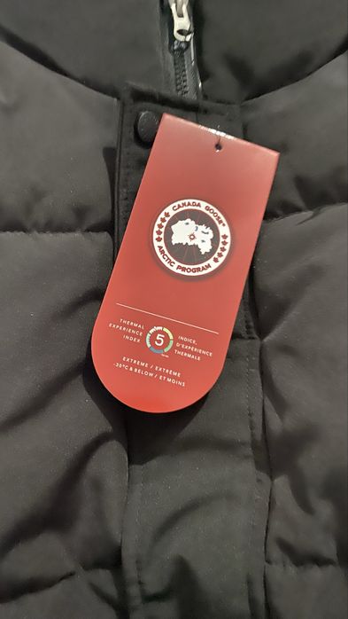 Срочно продам пуховик Canada Goose