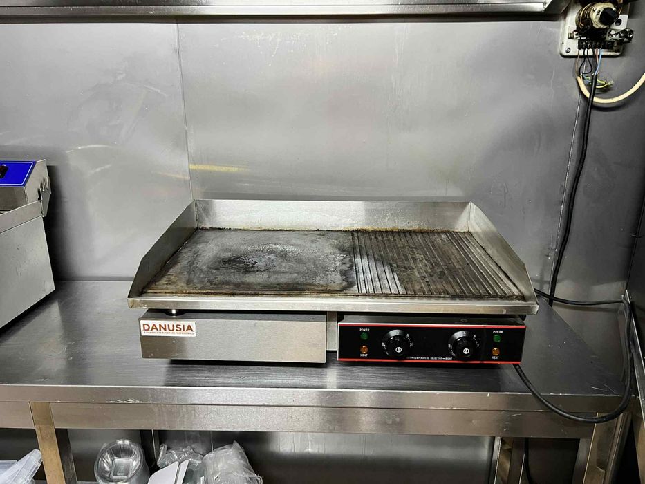 Bucatarie completa sau separate, cuptor pizza, frigider dublu inox…