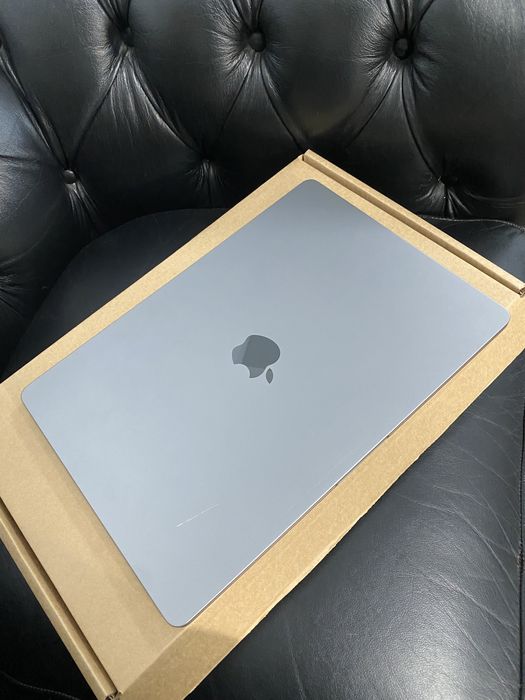 MacBook Air 15-inch / Apple M2 / 8 GB/ 256 GB / Foarte bun |