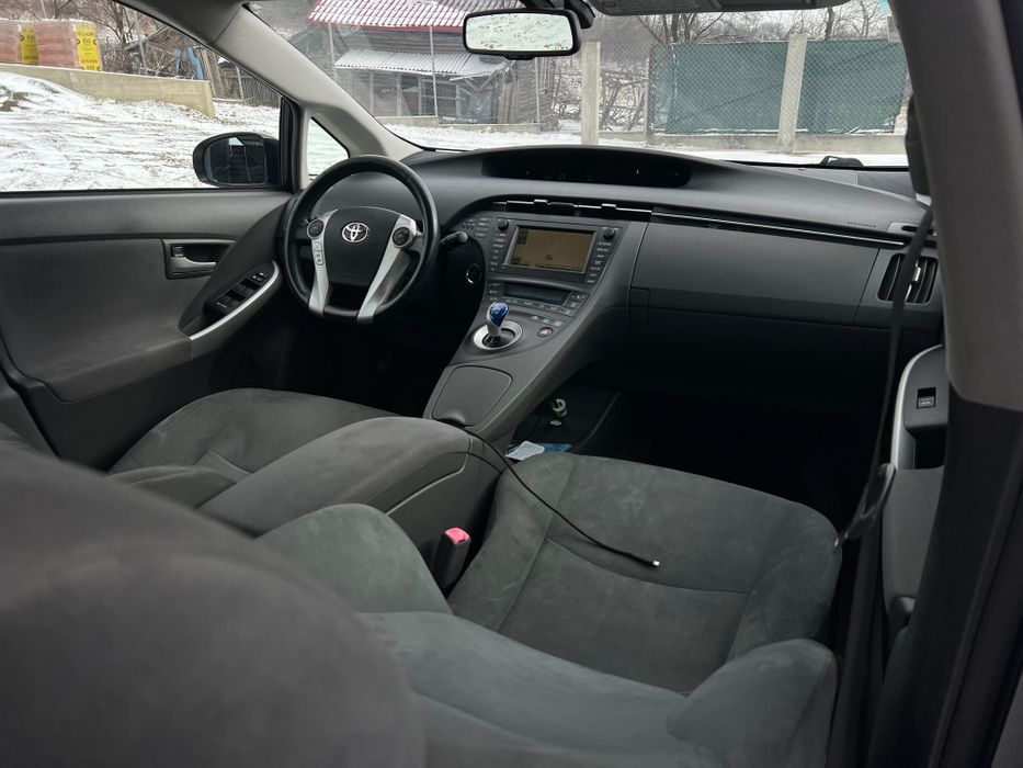 Toyota Prius 3 - Executive - Hybrid - Faruri LED - Camera-HUD-Keyless