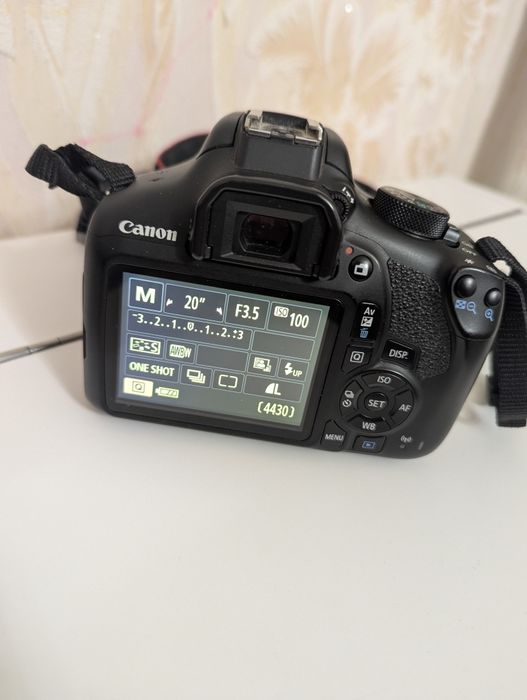 Продам зеркальный фотоаппарат Canon EOS 1300D