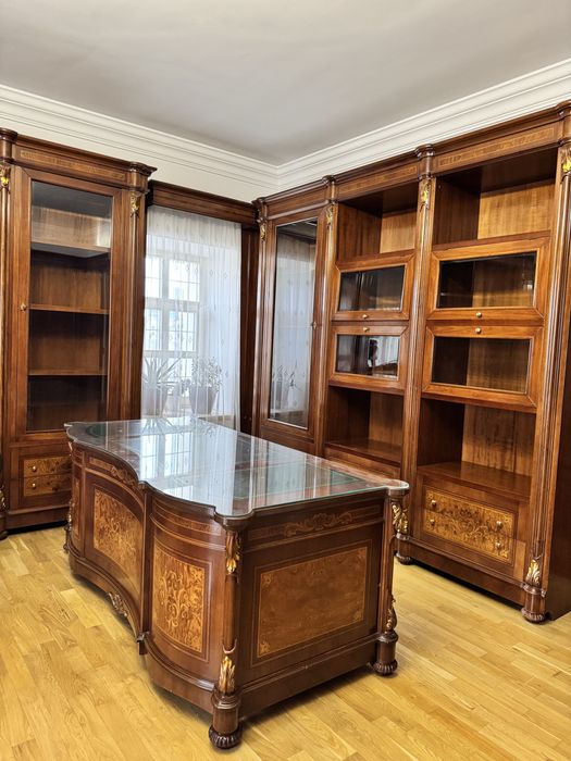 Кабинетный гарнитур из Массива Орехового дерева.