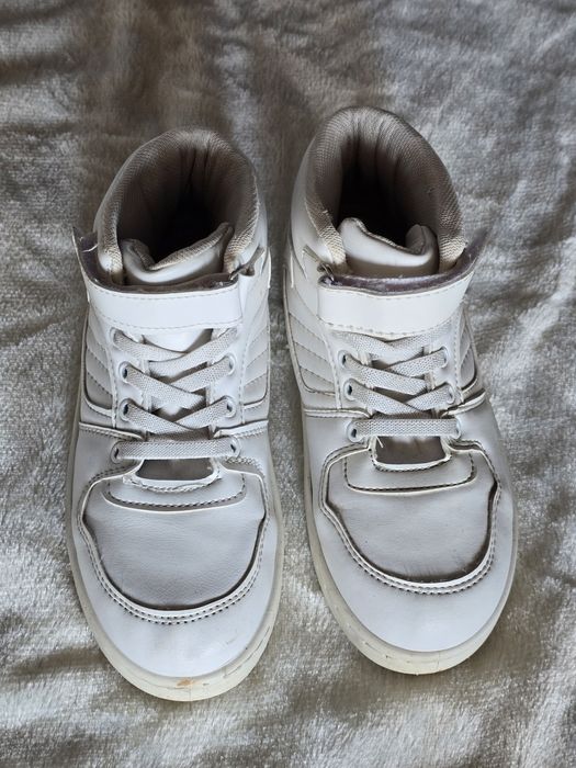 Продам обувь на девочку 32-33