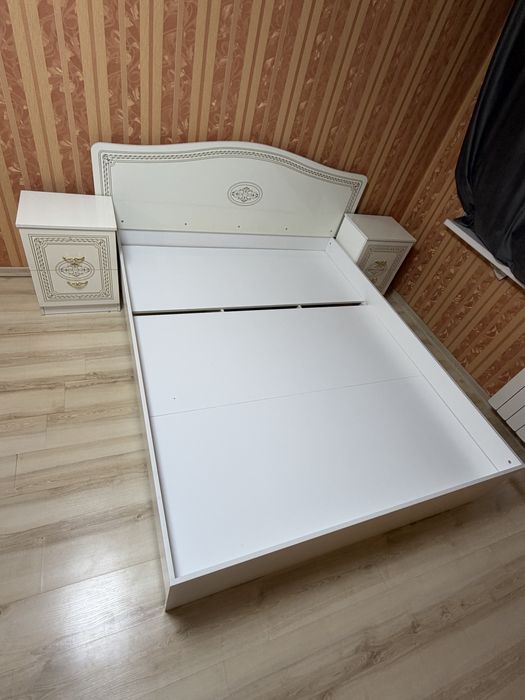 Продается спальный гарнитур