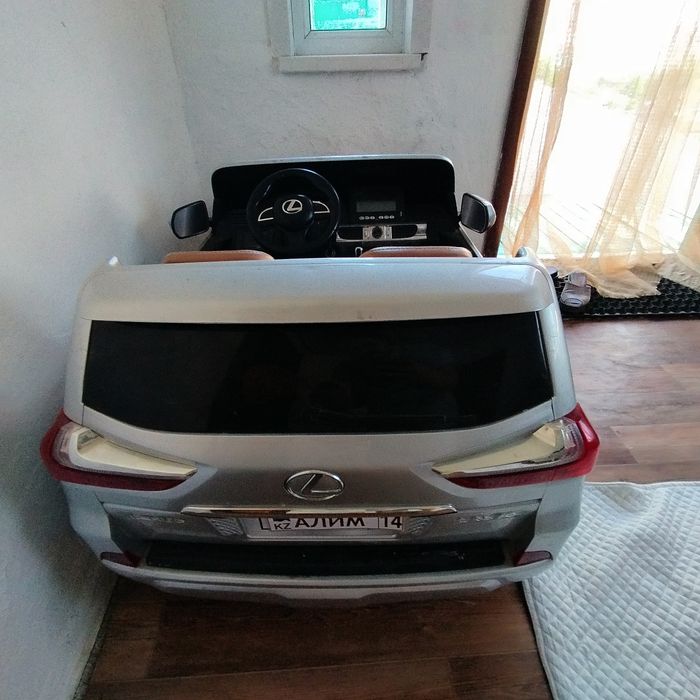 Электромобиль Лексус