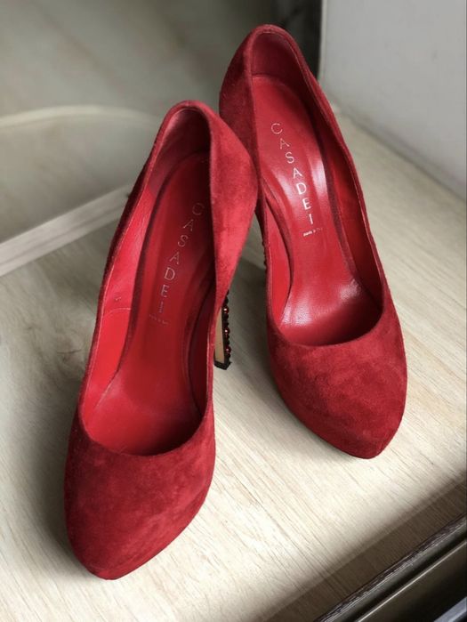 Продам туфли Casadei