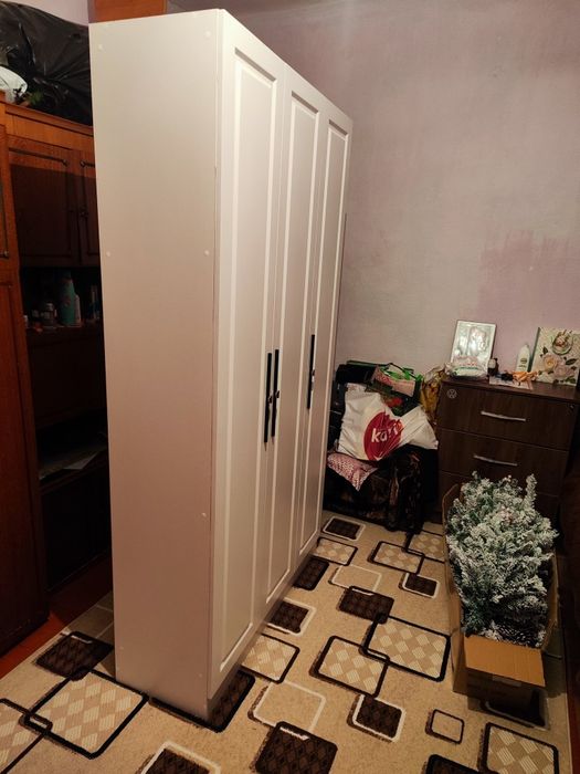 Продам шкаф белый для прихожей