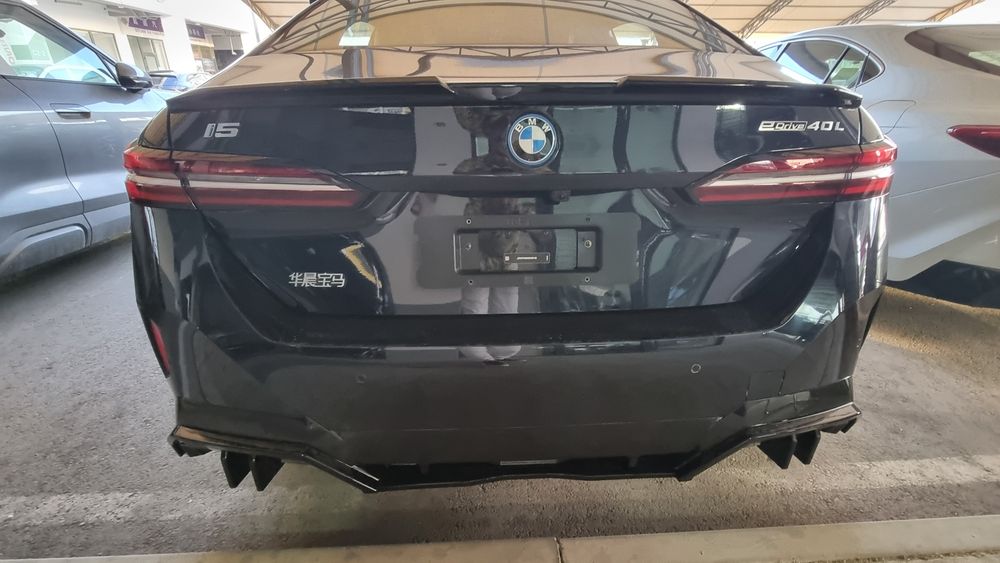 BMW i 5 qoraga bardoviy