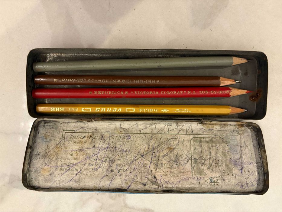 cutie creioane Faber‑Castell veche plus culori Romania comunista