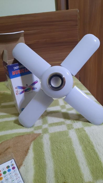 Bec muzical cu bluetooth și  telecomandă.