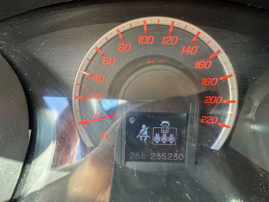 Honda Jazz 2009 | 1.3 Benzină | 73 CP | Pilot Automat | 235.000 km | Roșie