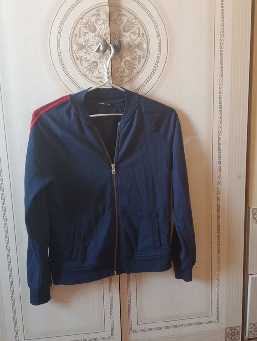 Кофты: спортивная, кардиганы и т.д.