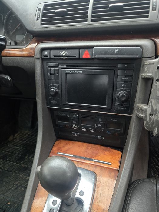 Ауди а4  2.5  автомат 180к.с