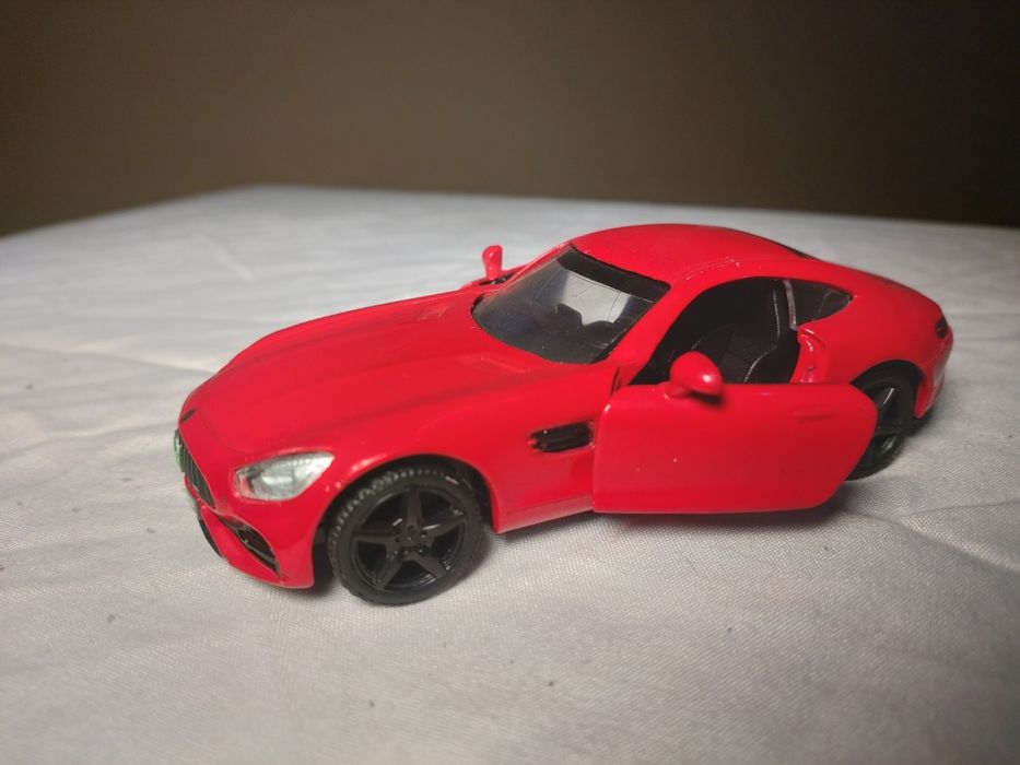 Kolleksion metal mashinalar